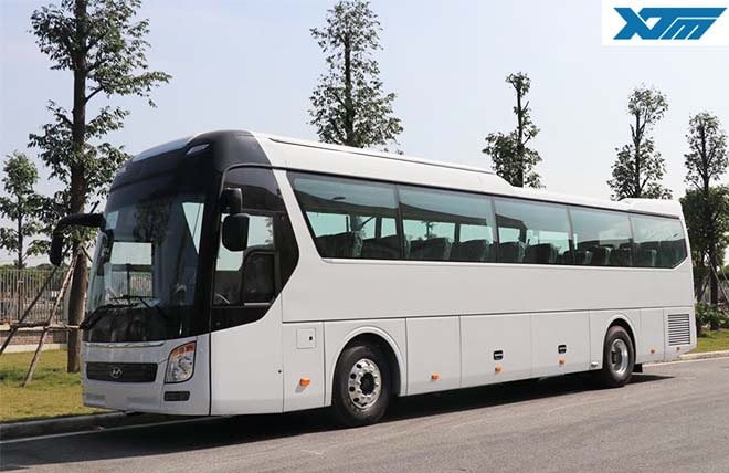Hình 2: Xe Hyundai New Universe 47 Chỗ