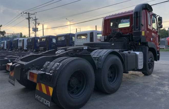 Hình 6: Đầu Kéo 2 Cầu Hyundai HD1000