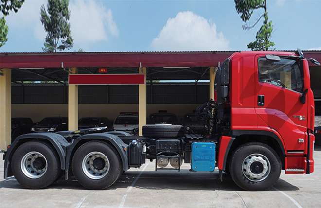 Hình 3: Đầu Kéo 2 Cầu Isuzu EXZ 380Ps