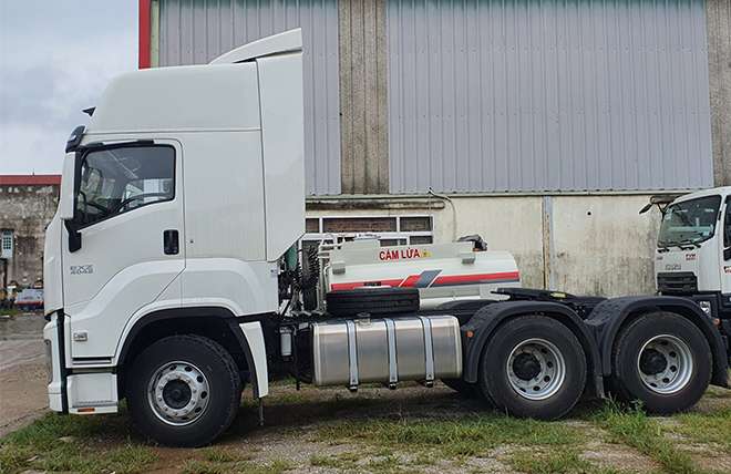 Hình 2: Đầu Kéo 1 Cầu Isuzu EXZ 420Ps