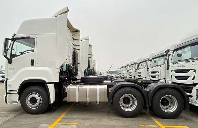 Hình 3: Đầu Kéo 1 Cầu Isuzu EXZ 420Ps