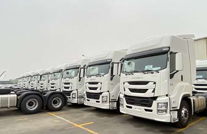 Hình 4: Đầu Kéo 1 Cầu Isuzu EXZ 420Ps