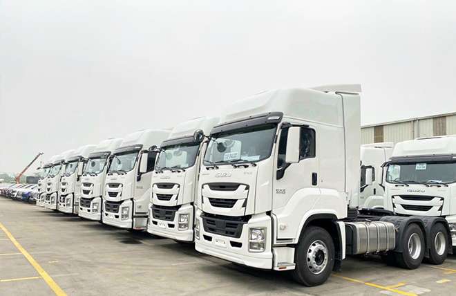 Hình 5: Đầu Kéo 1 Cầu Isuzu EXZ 420Ps