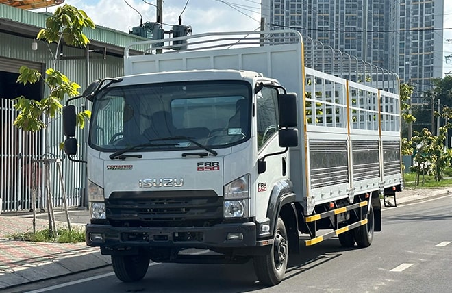Hình 3: Xe Tải Isuzu FRR90 7 Tấn