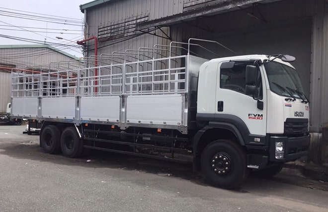 Hình 2: Xe Tải Isuzu FVM 3 Chân 6x2 15 Tấn