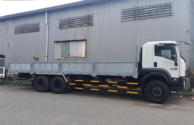Hình 5: Xe Tải Isuzu FVM 3 Chân 6x2 15 Tấn