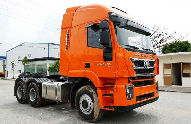 Hình 2: Đầu Kéo 2 Cầu Iveco Hongyan 430Hp