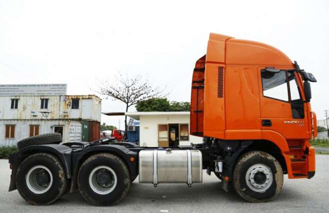 Hình 4: Đầu Kéo 2 Cầu Iveco Hongyan 430Hp