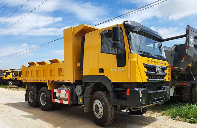 Hình 4: Xe Ben 3 Chân Iveco Hongyan 390Hp
