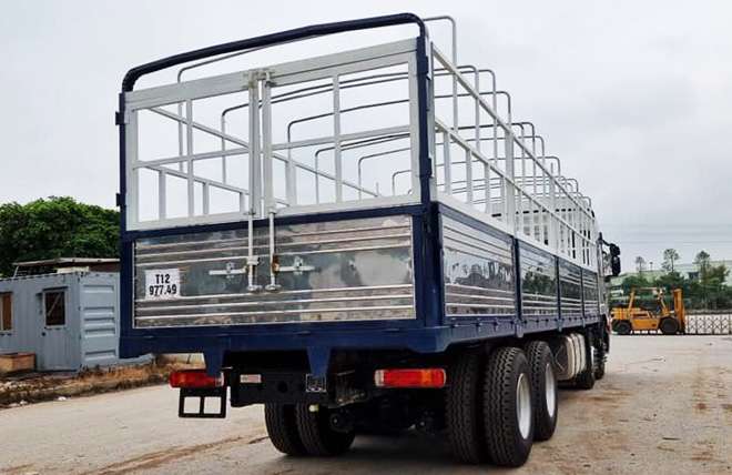 Hình 6: Xe Tải Iveco Hongyan 4 Chân 18 Tấn
