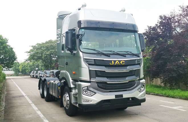 Hình 3: Đầu Kéo 2 Cầu Jac 385Hp