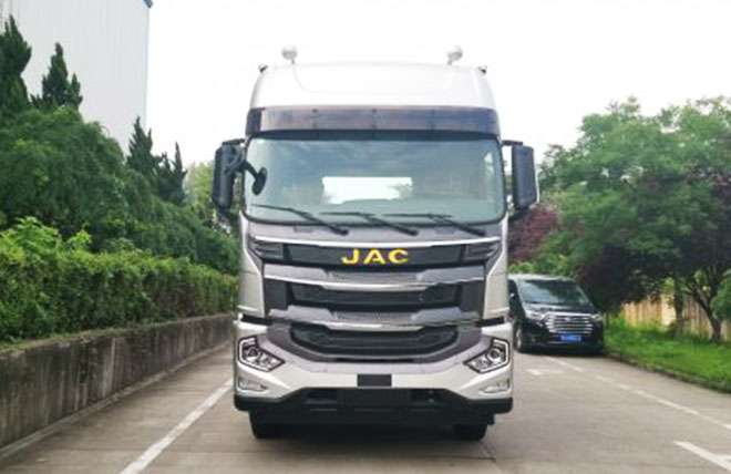 Hình 4: Đầu Kéo 2 Cầu Jac 385Hp