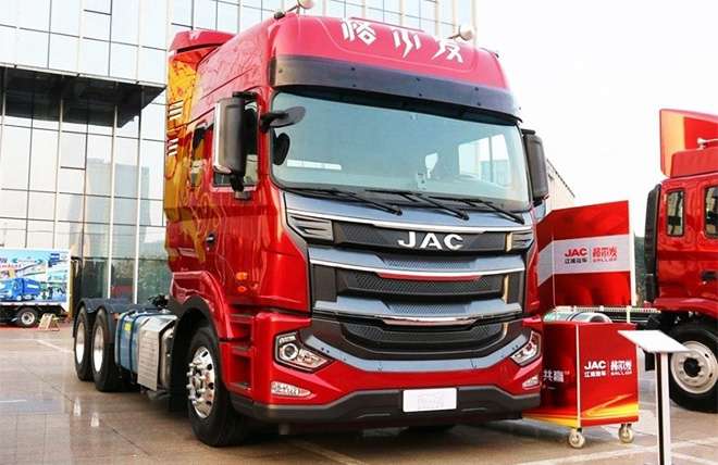 Hình 4: Xe Đầu Kéo 2 Cầu Jac 480Hp