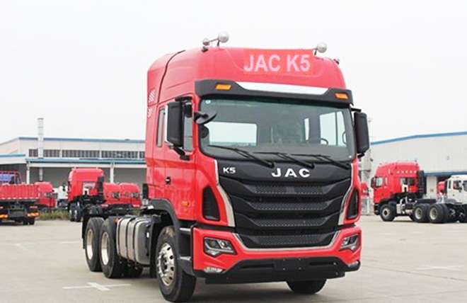 Hình 6: Xe Đầu Kéo 2 Cầu Jac 480Hp
