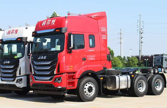 Hình 7: Xe Đầu Kéo 2 Cầu Jac 480Hp