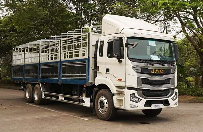 Hình 2: Xe Tải Jac 3 Chân 15 Tấn