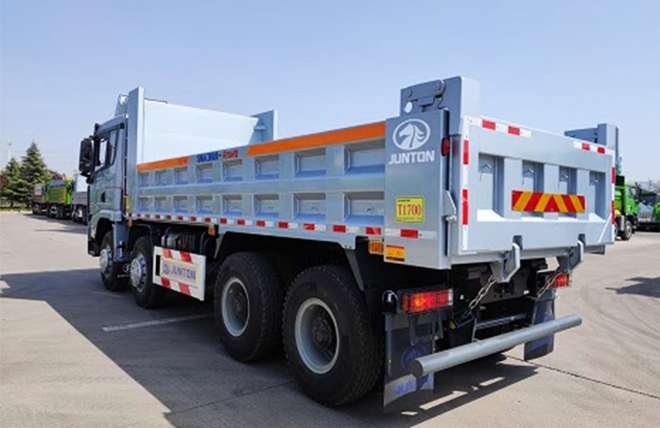 Hình 5: Xe Ben 4 Chân Shacman