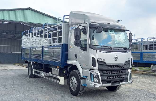 Hình 2: Chenglong M3 180Hp 8.9 Tấn Thùng Mui Bạt 8m2