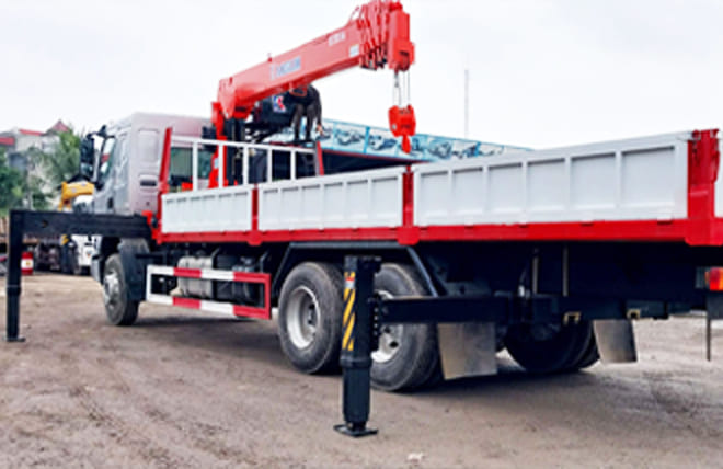 Hình 6: Chenglong H5 3 Chân 9 Tấn Gắn Cần Cẩu Kanglim 8 Tấn