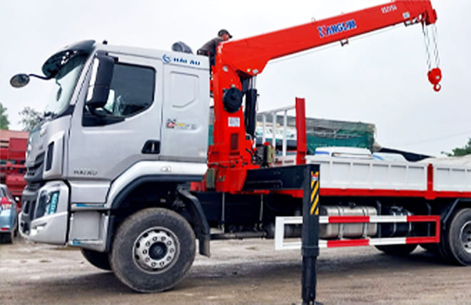 Hình 7: Chenglong H5 3 Chân 9 Tấn Gắn Cần Cẩu Kanglim 8 Tấn