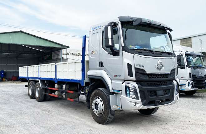 Hình 2: Chenglong H5 3 Chân Cầu Thật 14 Tấn Thùng Lửng 9m5