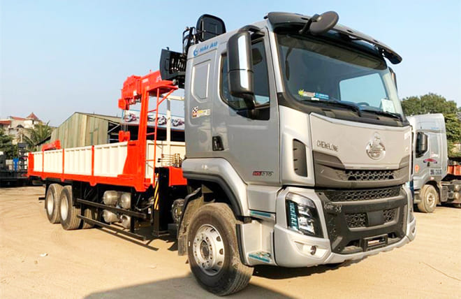 Hình 1: Chenglong H5 3 Chân 11 Tấn Gắn Cần Cẩu Kanglim 5 Tấn