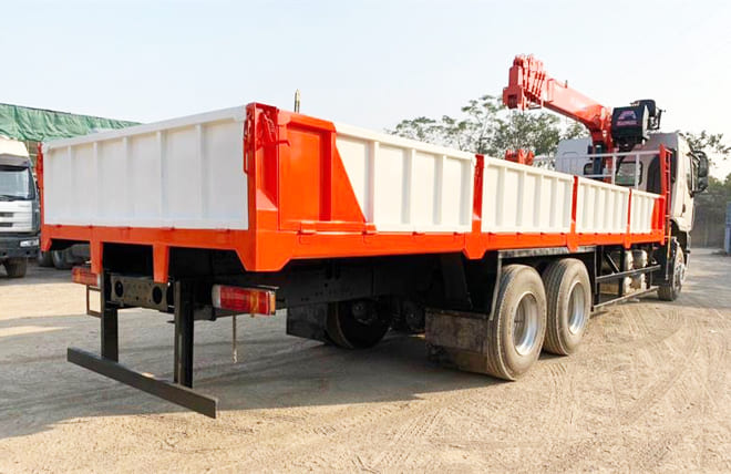 Hình 2: Chenglong H5 3 Chân 11 Tấn Gắn Cần Cẩu Kanglim 5 Tấn