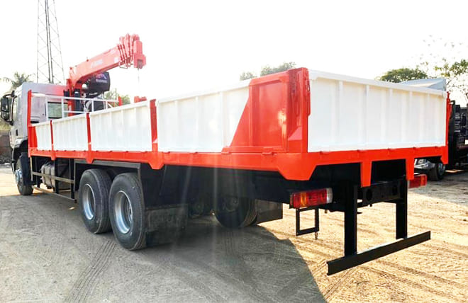 Hình 3: Chenglong H5 3 Chân 11 Tấn Gắn Cần Cẩu Kanglim 5 Tấn