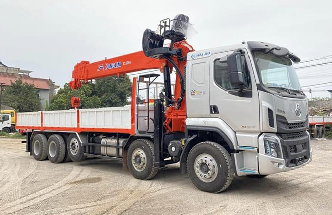 Hình 2: Chenglong H5 5 Chân 13 Tấn Gắn Cần Cẩu Kanglim 15 Tấn