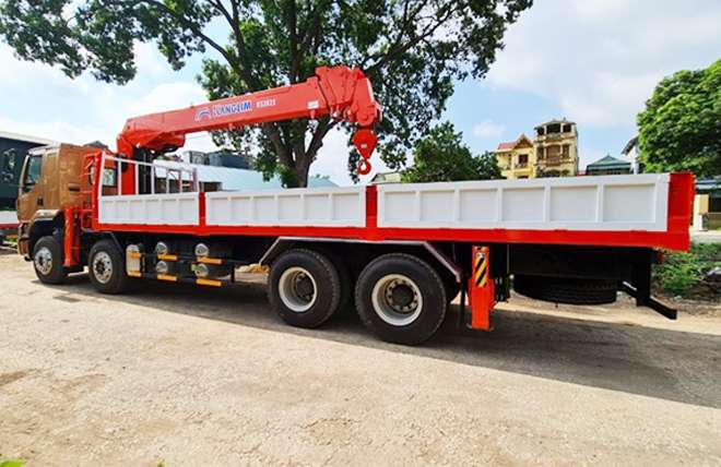 Hình 2: Chenglong H5 4 Chân 11 Tấn Gắn Cần Cẩu Kanglim 12 Tấn