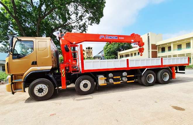 Hình 3: Chenglong H5 4 Chân 11 Tấn Gắn Cần Cẩu Kanglim 12 Tấn