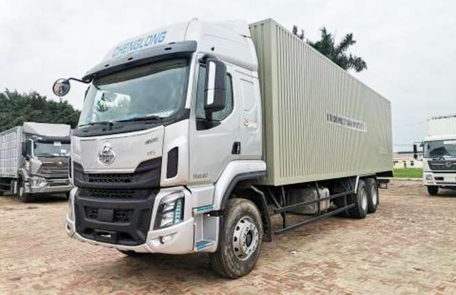 Hình 12: Ngoại Thất Chenglong H5 260Hp 3 Chân Cầu Lết 13.2 Tấn Thùng Kín Pallet 9m9