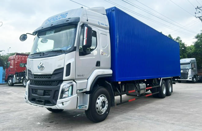 Hình 11: Ngoại Thất Chenglong H5 260Hp 3 Chân Cầu Lết 13.2 Tấn Thùng Kín Pallet 9m9