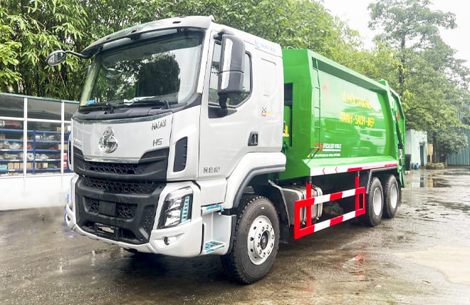 Hình 4: Xe Ép Chở Rác Chenglong 3 Chân 20 Khối