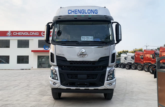 Hình 1: Chenglong H5 290Hp 4 Chân 18 Tấn Mui Bạt 9m9