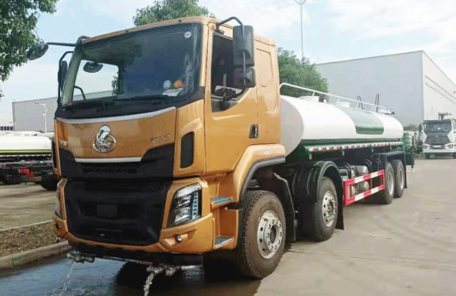 Hình 2: Xe Bồn Phun Nước Chenglong H5 4 Chân 17 Khối