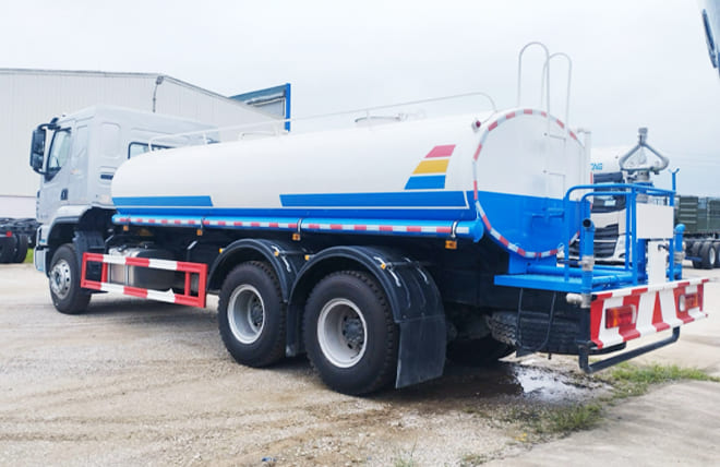 Hình 3: Xe Xi Téc Phun Nước Chenglong H5 3 Chân Bồn 13 Khối