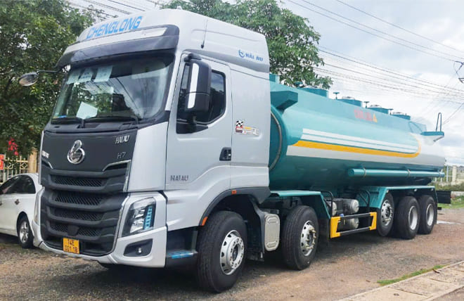 Hình 1: Xe Bồn Chở Xăng Dầu Chenglong H7 350Hp 5 Chân 26 Khối