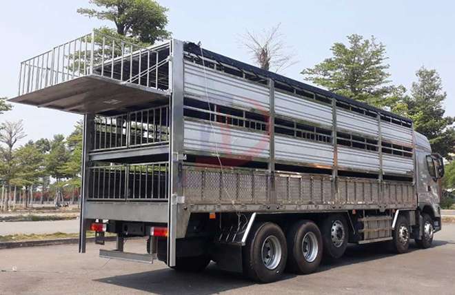 Hình 3: Chenglong H7 5 Chân 18.3 Tấn Chở Gia Súc 9m4