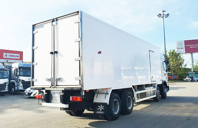 Hình 2: Xe Tải Chenglong H7 4 Chân 16.7 Tấn Thùng Bảo Ôn 9m3