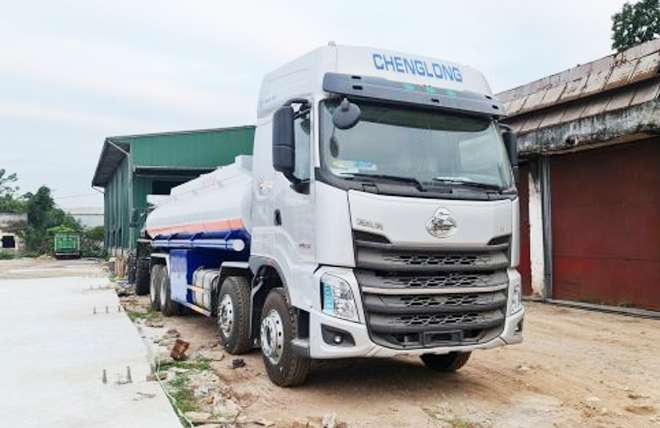 Hình 1: Xe Bồn Chở Xăng Dầu Chenglong H7 330Hp 4 Chân 22 Khối
