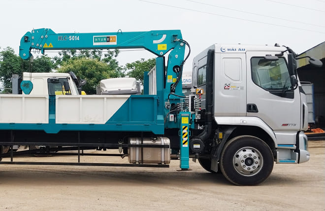 Hình 2: Xe Chenglong M3 8 Tấn Gắn Cần Cẩu Hyundai 5 Tấn