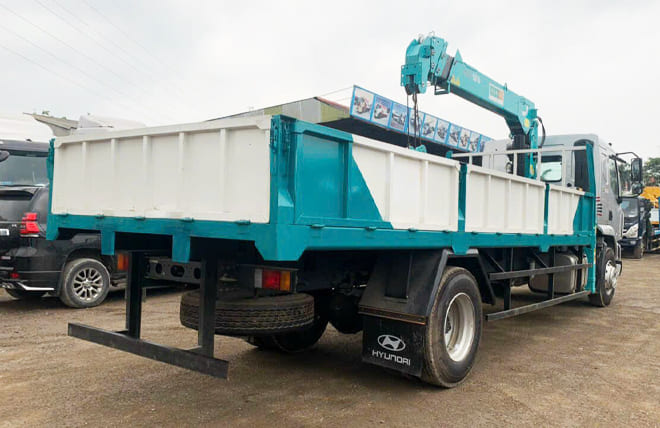 Hình 3: Xe Chenglong M3 8 Tấn Gắn Cần Cẩu Hyundai 5 Tấn