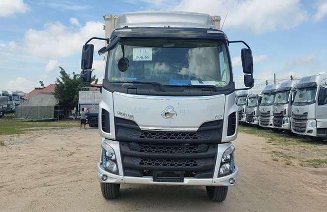 Hình 1: Chenglong M3 170Hp 9.3 Tấn Thùng Kín Cont 7m5