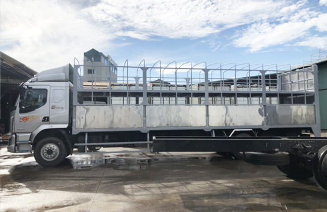 Hình 2: Xe Chở Mô Tô Xe Máy Chenglong M3 6.4 Tấn Thùng 9m8