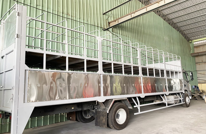 Hình 7: Xe Chở Mô Tô Xe Máy Chenglong M3 6.4 Tấn Thùng 9m8