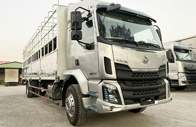 Hình 8: Xe Chở Mô Tô Xe Máy Chenglong M3 6.4 Tấn Thùng 9m8