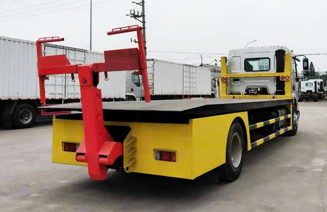 Hình 2: Xe Cứu Hộ Giao Thông Chenglong M3 6.5 Tấn Thùng 7m2