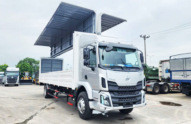 Hình 2: Chenglong M3 200Hp 7 Tấn Thùng Kín Cont Cánh Dơi 9m9