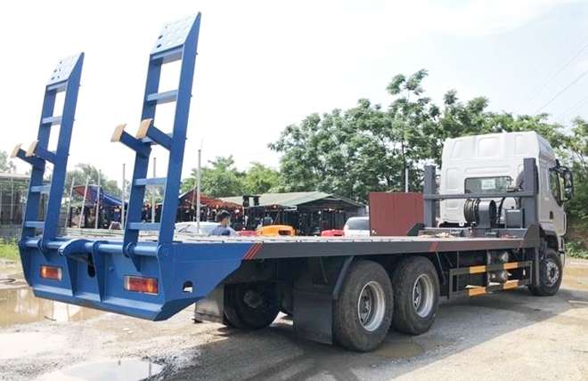 Hình 2: Xe Nâng Đầu Chenglong H5 3 Chân 12 Tấn Thùng 8m8